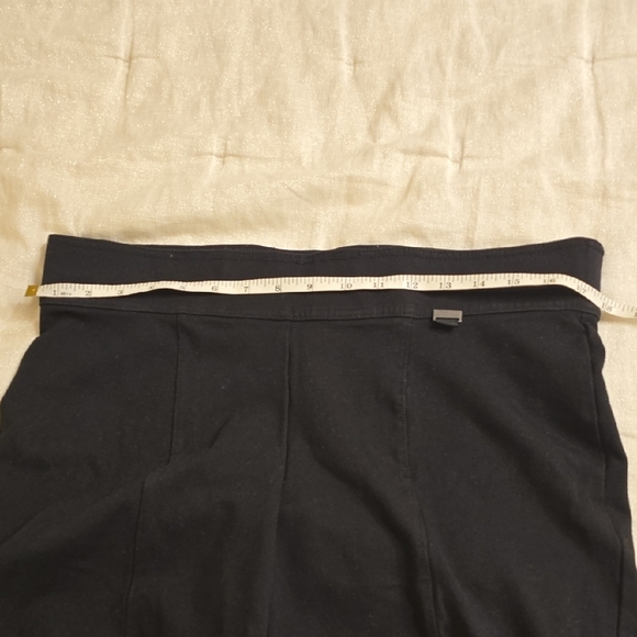 Peter Nygard Slims Elegant Black Women's Bermudas - Picture 9 of 13